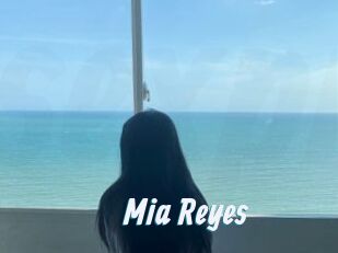 Mia_Reyes